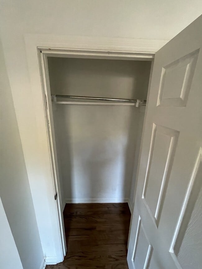 Building Photo - 3 Bedroom 1 Bathroom