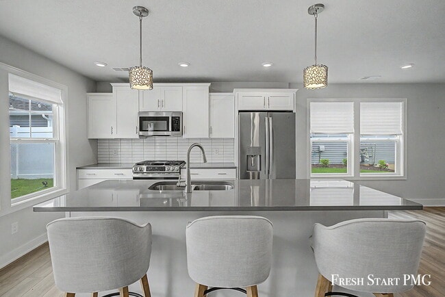 Building Photo - 3-Bed with 2.5 Baths in Rockford's Serene Setting with Fenced in Yard
