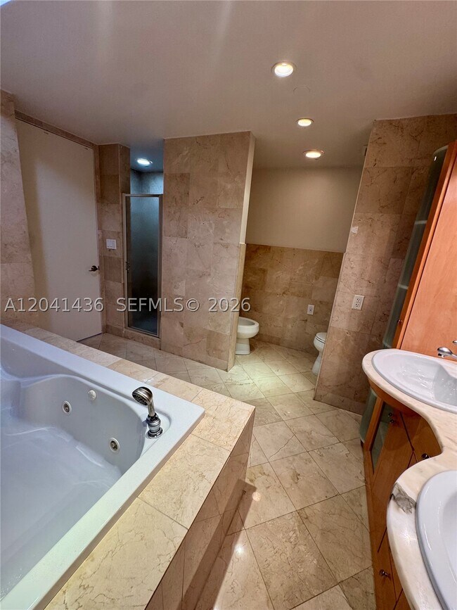 Building Photo - 19500 Turnberry Way