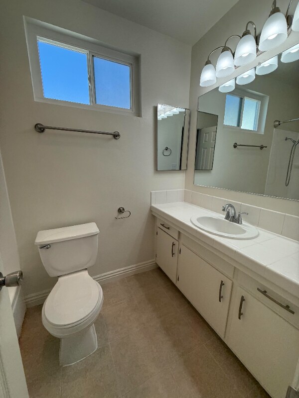 Building Photo - 5480 Aurora Dr