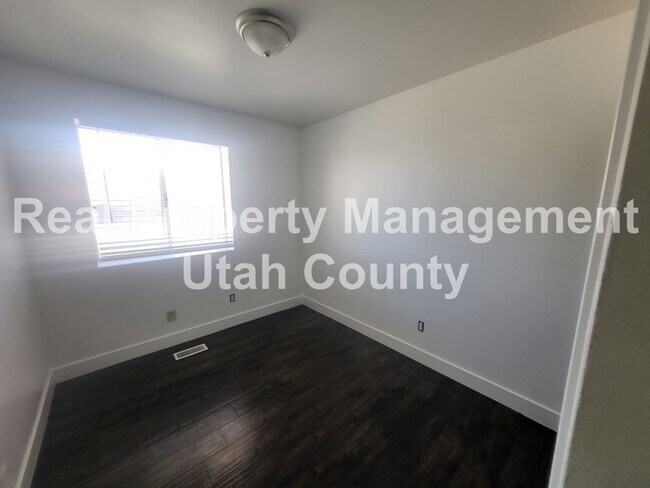 Building Photo - 1054 Ellen Cir