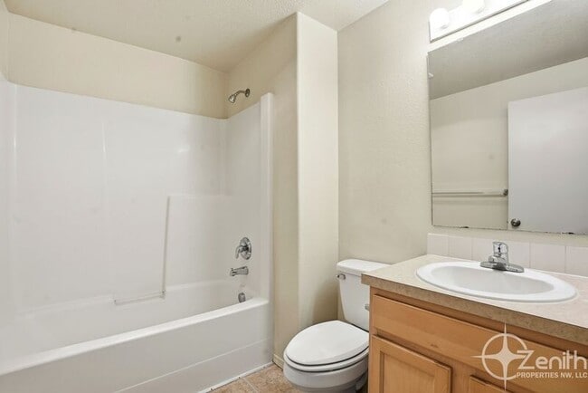 Building Photo - 3000 Cherry St