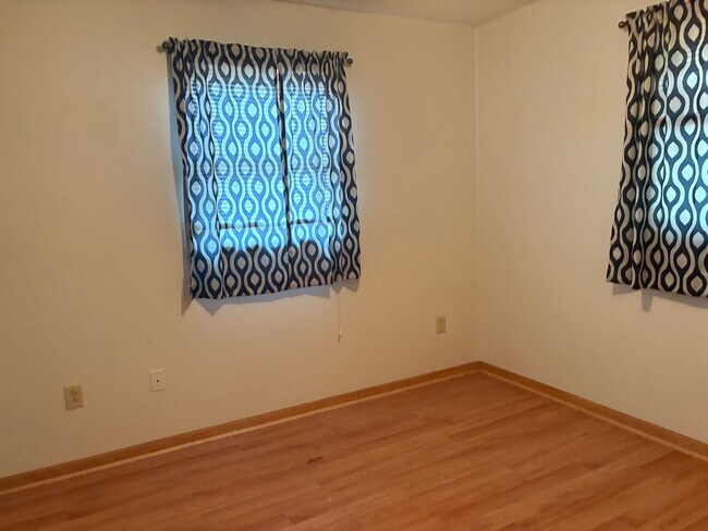 Building Photo - 3 Bedroom 2 Bath Home in Colington $2195/mo