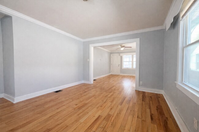 Building Photo - Charming 2BR Home with Yard, Porch & In-Home Laundry