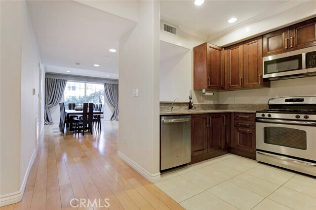 Building Photo - 556 E Palm Ave