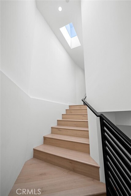 Building Photo - 9601 N Clybourn Ave