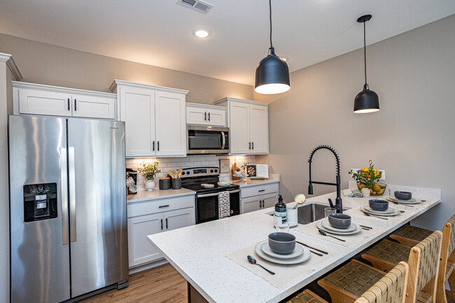 Ample cabinet space, a breakfast bar with pendant lighting and a closet pantry - 110 Sierra Cir