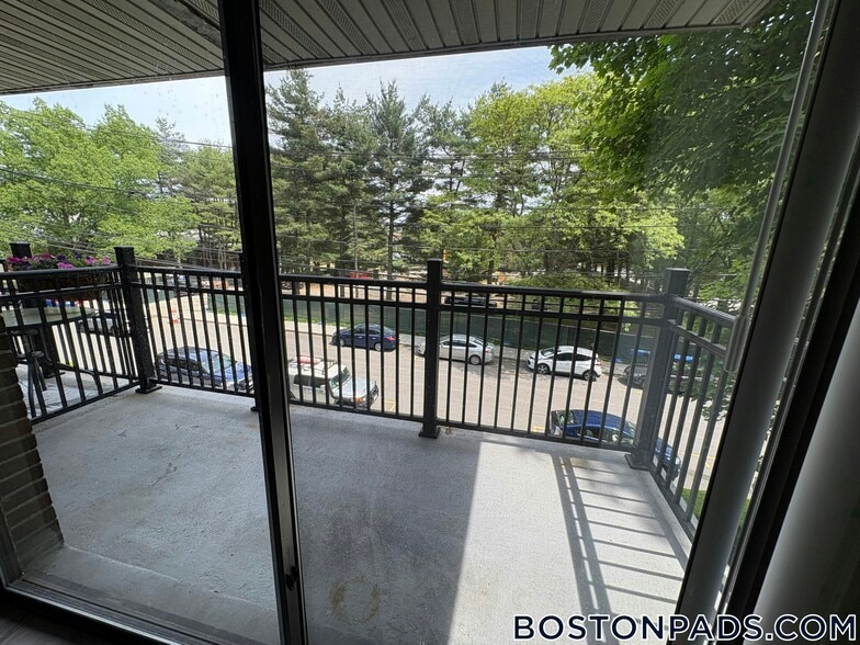 Building Photo - 16 Whites Ave