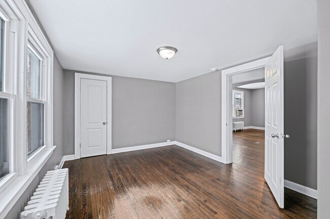 Building Photo - 233 Llewellyn Ave