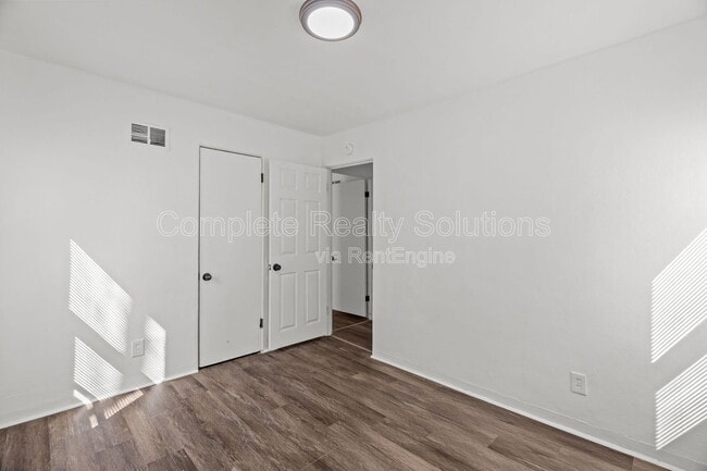 Building Photo - 9823 Winkler Dr