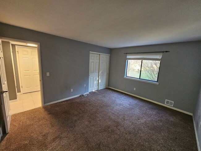 Building Photo - FOX HILL!!! Beautiful Two Bedroom Condo available now for immediate move in!!!