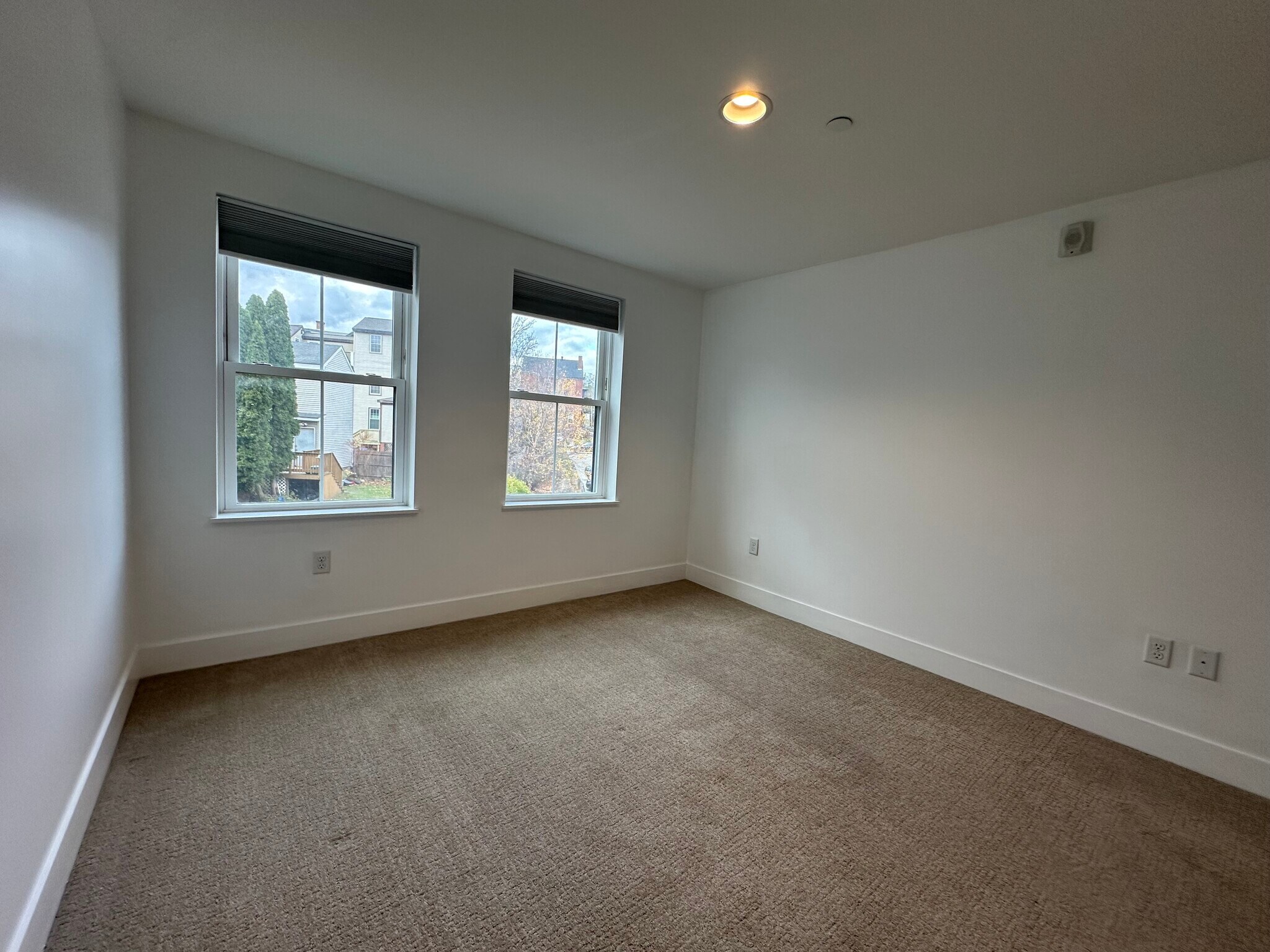 Building Photo - 25 High St