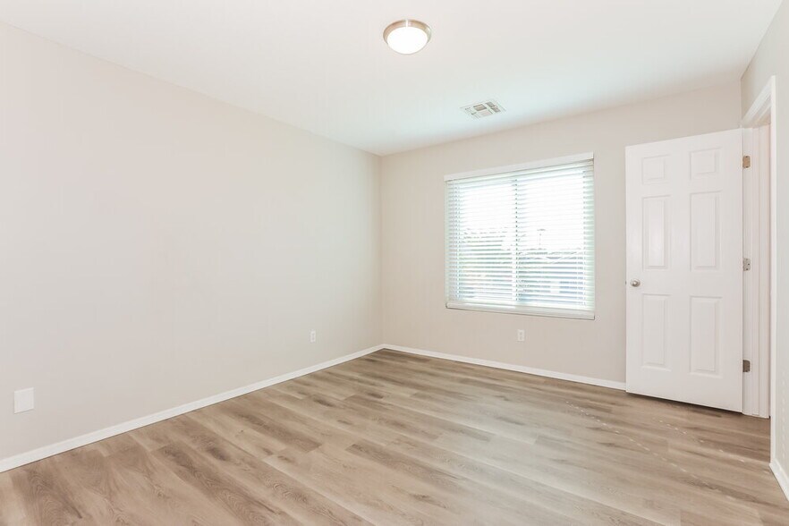 Building Photo - 30092 N Desert Willow Blvd