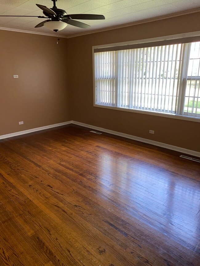 Building Photo - 413/415 Greenwood -Ewigman