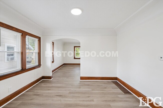 Building Photo - 4119 Kingsbury Ave