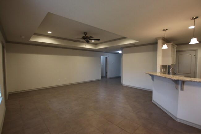 Building Photo - Beautiful 3 Bedroom 2 Bathroom Townhouse i...