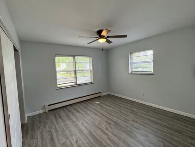 Building Photo - 2301 W Lawrence Ave