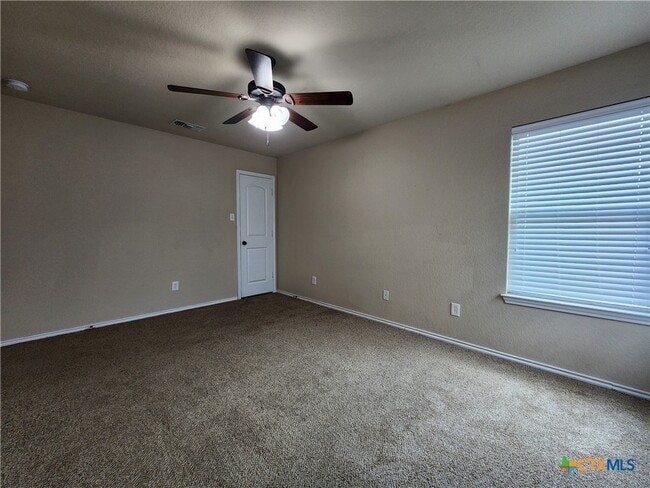 Building Photo - 305 Rosalie Dr