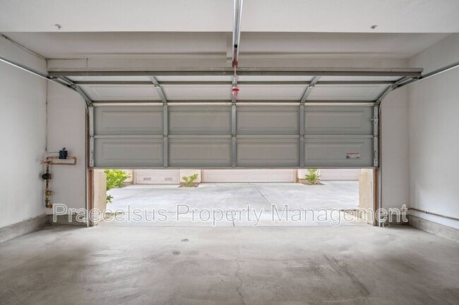 Building Photo - 2374 Calle Torreno