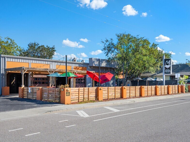 Building Photo - 1704 5th St