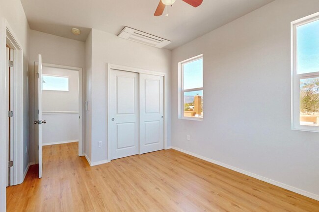 Building Photo - 2112 Coal Ave SE