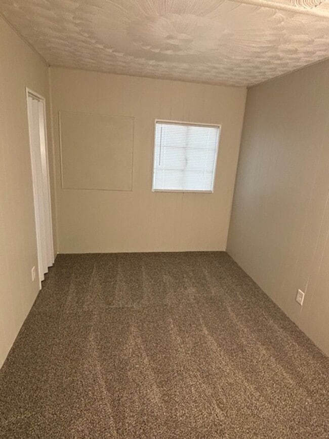 Building Photo - Check out this 3 Bedroom Ranch in Homewood...