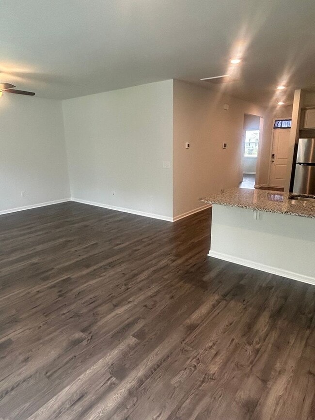 Building Photo - 304 Emery Oak Dr