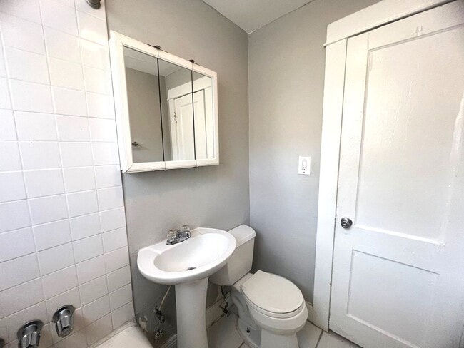 Building Photo - Studio Apartment Rental across from the park