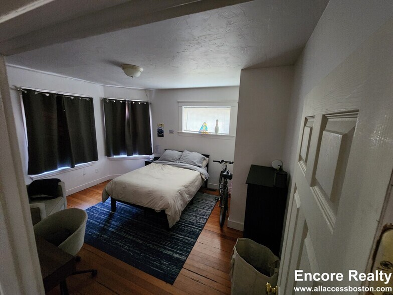 Building Photo - 51 Gardner St