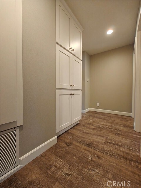 Building Photo - 69 Thicket