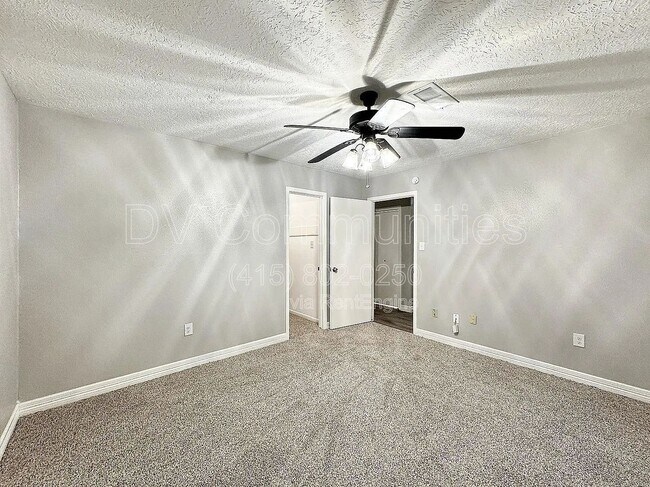 Building Photo - 4807 Country Club View