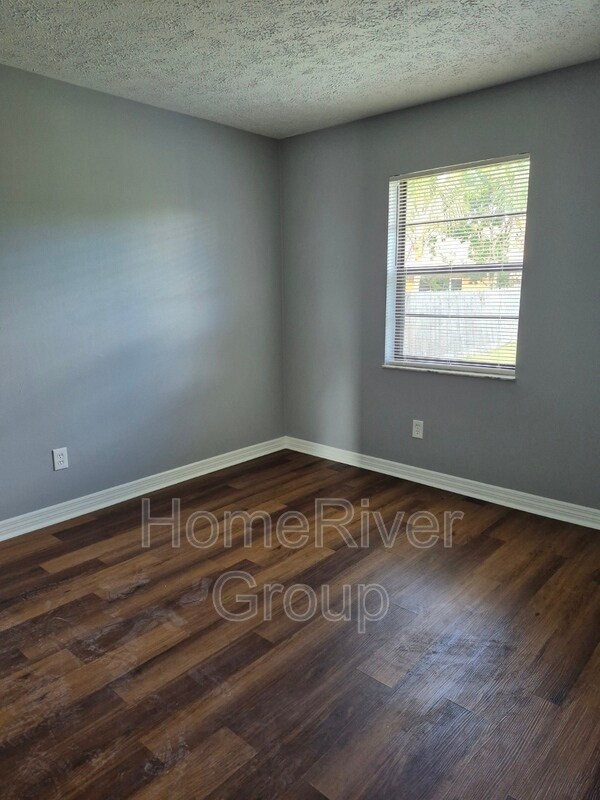 Building Photo - 1449 SE Barker Ln