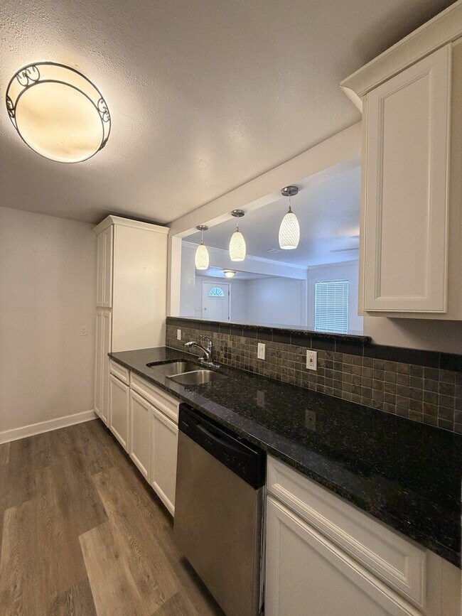 Building Photo - 3529 Topeka St