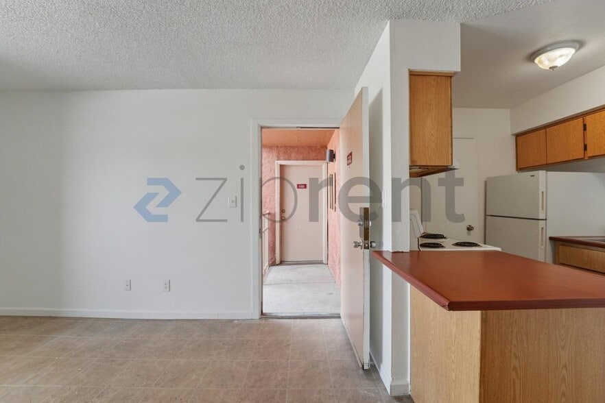 Building Photo - Unit 110