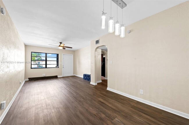 Building Photo - 1315 N 19th Ave