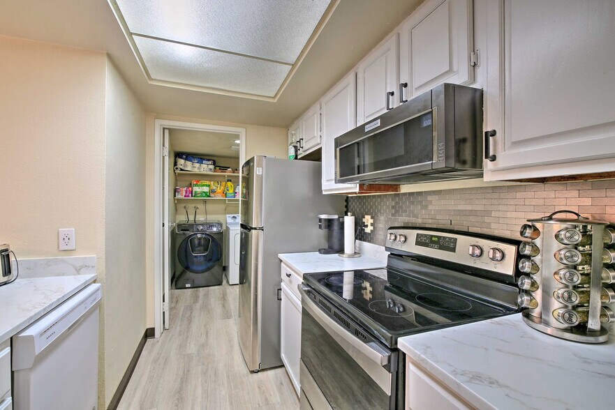 Building Photo - 611 SW 5th Ct
