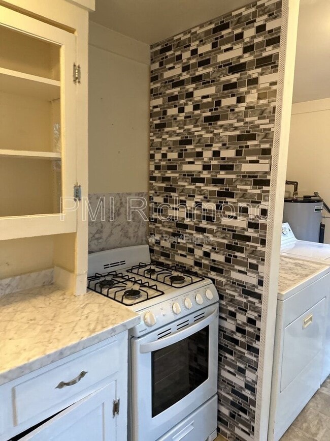 Building Photo - 413 S Laurel St