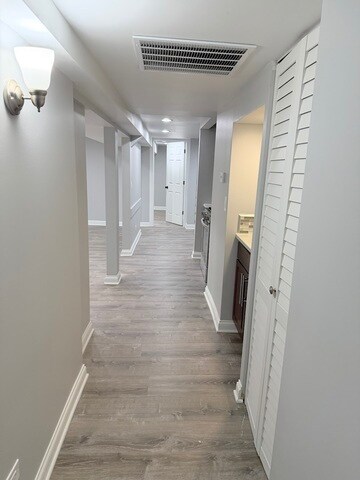 Building Photo - 2415 N Hamlin Ave