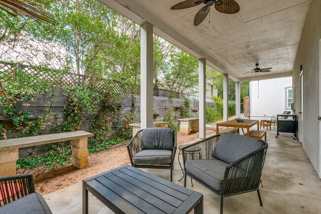 Building Photo - BEAUTIFUL FIRST FLOOR, 2-BEDROOM APARTMENT IN OLMOS PARK