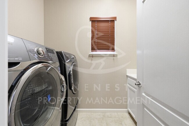 Building Photo - 2127 Ranch View Dr