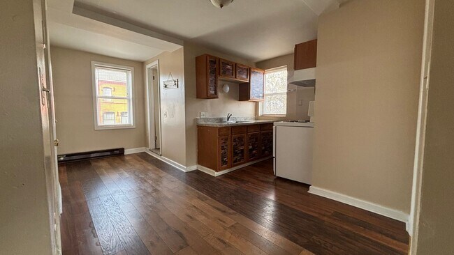 Building Photo - 21-27 West St.