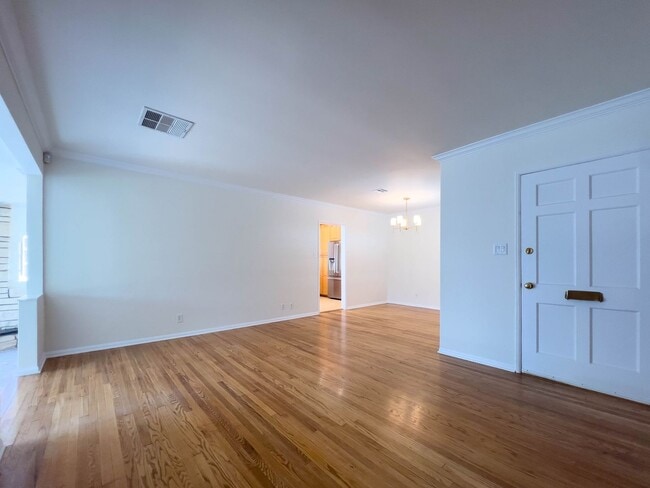 Building Photo - Spacious 3BR Home near Lake Balboa!