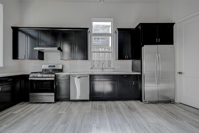 Building Photo - 8930 Spring Knoll Forest Dr