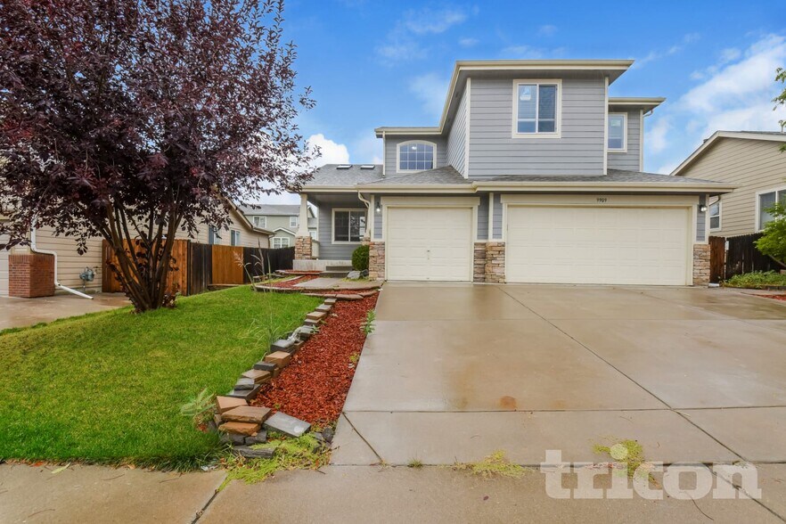 Primary Photo - 9909 Vine St