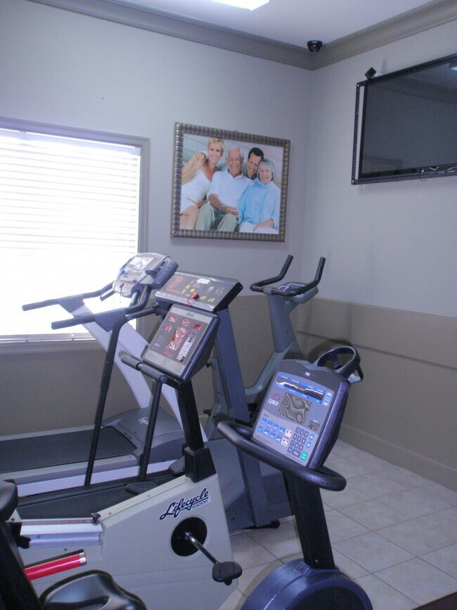 Building Photo - Seasonal/short term only 2/2 ground floor condo downtown Sarasota at Villagio!