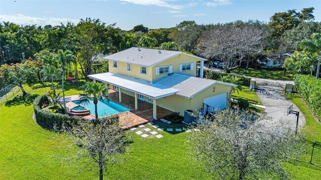 Building Photo - 11401 SW 72nd Pl