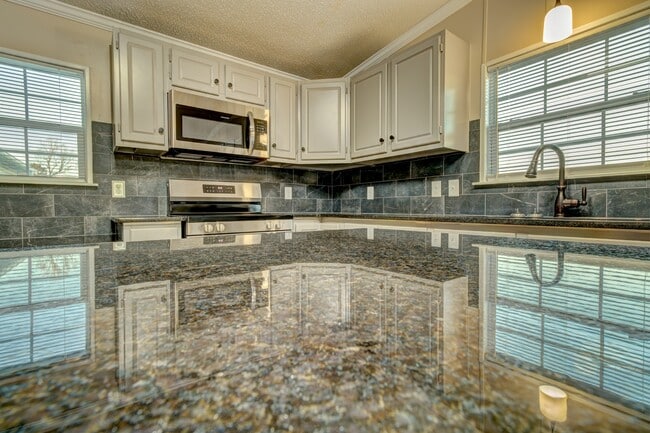 Building Photo - 2210 Stony Point Rd