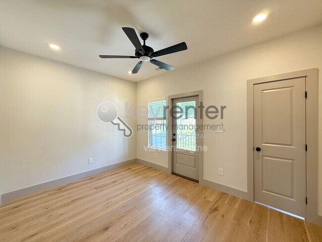 Building Photo - 1072 Amelia Ct