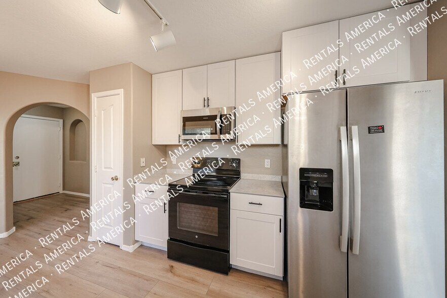 Building Photo - 3719 E Inverness Ave