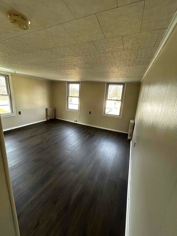 Building Photo - 385 Carver St